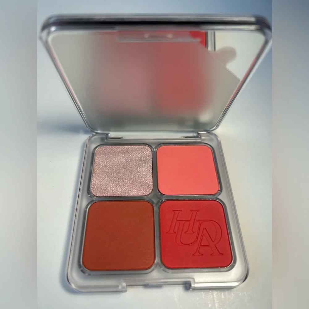 NWT🌷Huda Beauty Blush Filter Blurring Blushlighters Palette in “Toasty Peach”